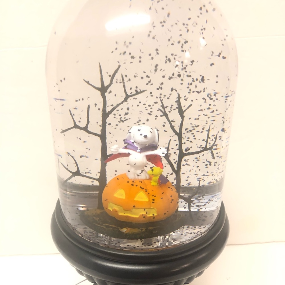 Halloween Snoopy Snow Globe Lighted Pumpkin NEW - Picture 2 of 6